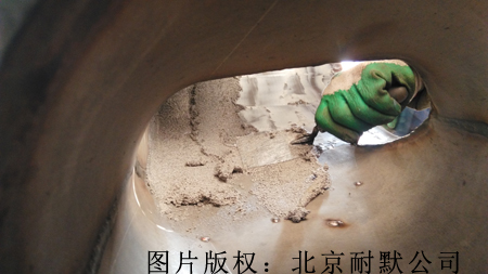 在管道内壁涂抹耐磨防护剂 在管道内壁涂抹耐磨防护剂